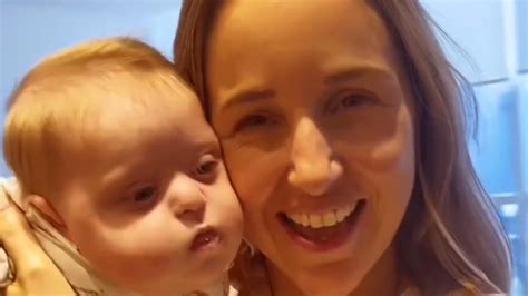 Una Funcionara Porteña Fue Mamá Y Publicó Un Emotivo Video Con Una