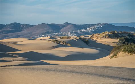 Download Wallpaper 3840x2400 Desert Sand Hills City Landscape 4k