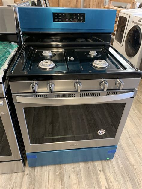Whirlpool Gas Range In Stainless Steel Freedom Scratch Dent