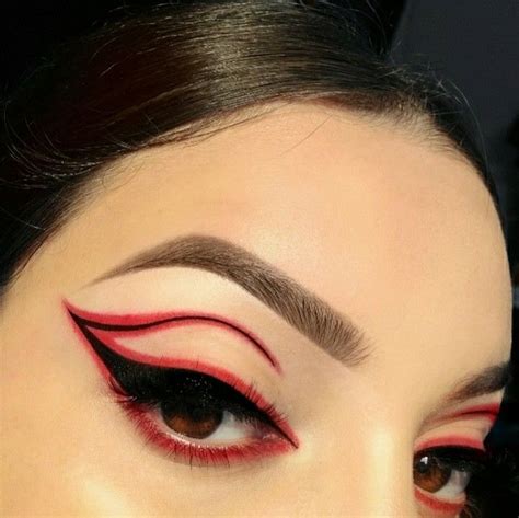 Black And Red Eyeliner Detail Red Eyeliner Eyeliner Halloween Face