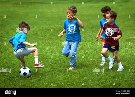 Niños Jugando Fútbol Fútbol Fútbol Fútbol Fútbol Futbol Acción Port