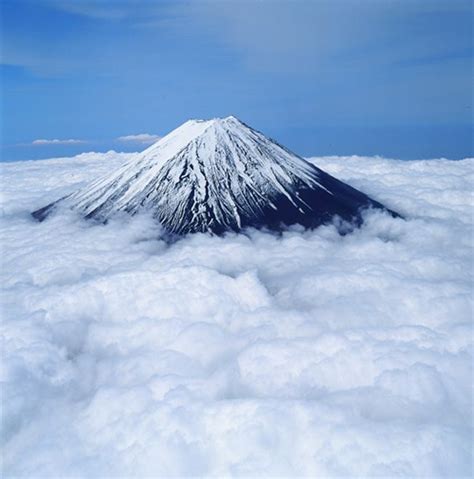 Constantly Changing Majestic Beauty Of Mount Fuji Mount Fuji Mount