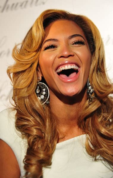 Pammichele Beyoncé Is All Smiles At 2bhappy Jewellery Launch In Nyc