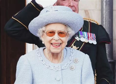 Queen Elizabeth Returns To Windsor Daily Reuters
