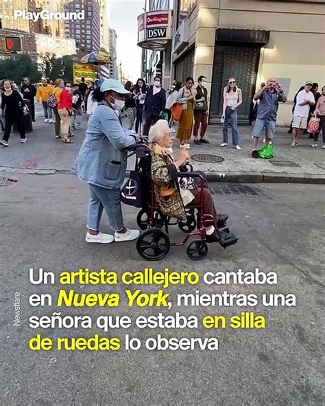 Una Mujer Se Levanta De Su Silla De Ruedas Para Bailar Con Un Artista