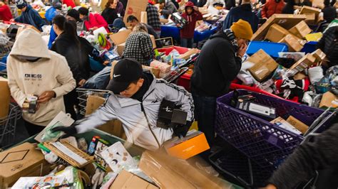 black friday shoppers worry about economy as retailers push sales the new york times
