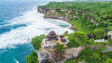 Kekayaan Alam Dan Budaya Di Pura Luhur Uluwatu Bali