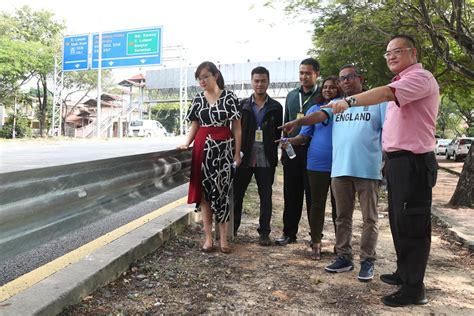 Michelle mei s ng was born in month 1983, at birth place, to ang. Roadside guard rail to prevent accidents near SMK Subang ...