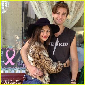 Victoria Justice Pierson Fode Play BFFs In Official Naomi And Elys No Kiss List Trailer