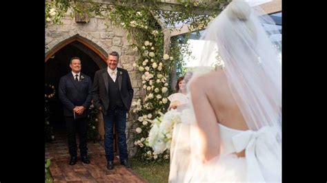 viral photos from gwen stefani blake shelton s fairy tale wedding takes the internet by storm