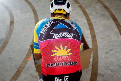 Rapha Palace Ef Pro Cycling Collaboration Spéciale Pour Le Giro D