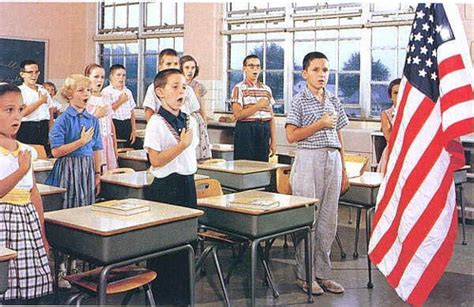 アメリカの学校で、国旗に忠誠を誓う儀式 アメリカで働いてみたい人のためのブログ