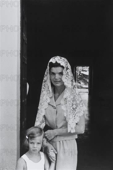 Jackie Kennedy Eté 1962 Vacances à Ravello Italie Mantille Photo12 Benno Graziani