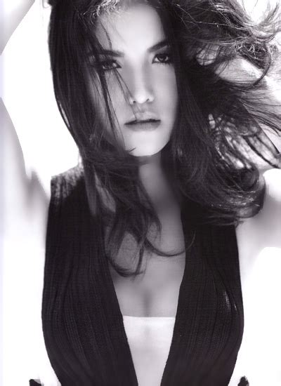 2527 เป็นนักแสดง ดีเจชาวไทย จบการศึกษาระดับอนุบาล, ประถมศึกษา, มัธยมศึกษาจากโรงเรียน. แฟชั่น เซ็กซี่ หรูหรา 12 สาวไฮโซ ส่งท้ายปี บนปก Mix