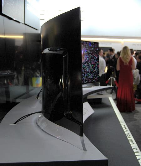 Lg Stuns Ces Crowd With World S First Curved D Oled Tv