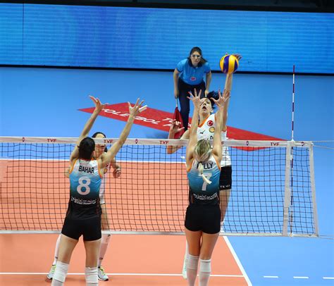 Her older sister dajana has played professional volleyball in serbia, poland and turkey. Turchia F.: Eczacibasi terza semifinalista. 34 punti per ...