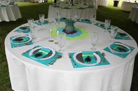 Is peacock home decor the right choice for your living room? Peacock Wedding: Table Setting