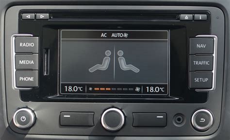Alway s wait for th e cd ejection t o finish! VW RNS-310 Radio Navigation System | SatNav Systems