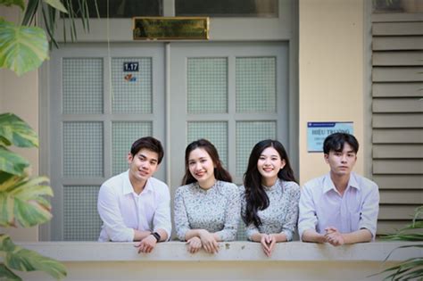 Âm đạo là nơi nối tử cung với bộ phận sinh dục bên ngoài, có nhiệm vụ dẫn máu kinh ra ngoài và tiếp nhận dương vật của nam giới. UEH - Top 5 trường đại học Việt Nam được Bộ Giáo dục và ...