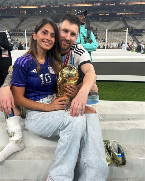 Lionel Messi Celebrates Winning World Cup With Wife Antonela Roccuzzo