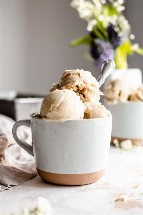 Paleo Vegan Vanilla Ice Cream {No Churn} | The Banana Diaries