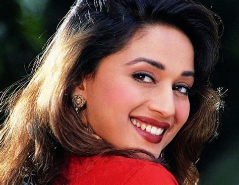 9 Iconic Dance By Madhuri Dixit That We Still Watch On Loop Birthday