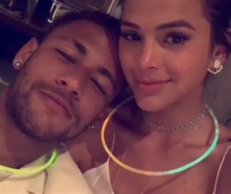 Neymar comemora o Valentine s Day com foto romântica ao lado de Bruna Marquezine TV Foco