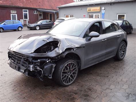 €57000 Damaged Porsche Macan Turbo Is Not A Bargain Autoevolution