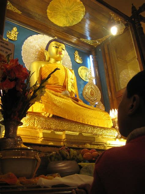 Worshipperatmahabodhitemplebodhgayaindia Buddhist Temple Buddhist Art Unesco World