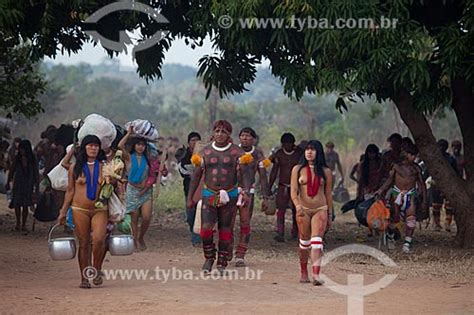 tyba online subject neighboring tribes arriving at the yawalapiti village with bags