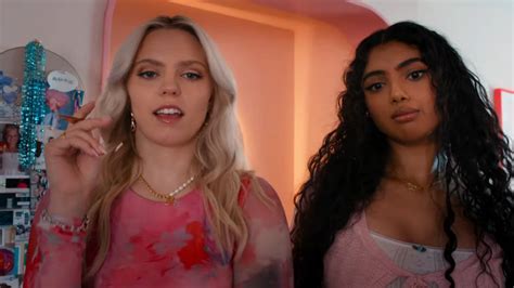 watch reneé rapp belt out her introduction as regina george in new mean girls trailer