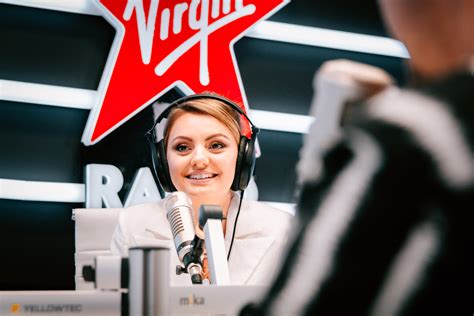 Alexandra Stan Continuă Să Scrie Istorie Cu Hitul „mr Saxobeat” Cea