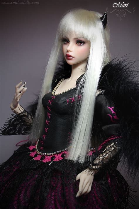 Mari The Vampire By Smilesdolls Gothic Dolls