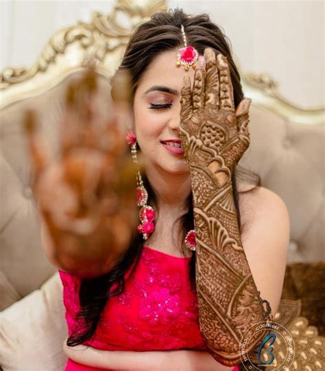 Bridal Poses For Mehndi Ceremony Bridal Poses Wedding Mehndi Designs Indian Bride