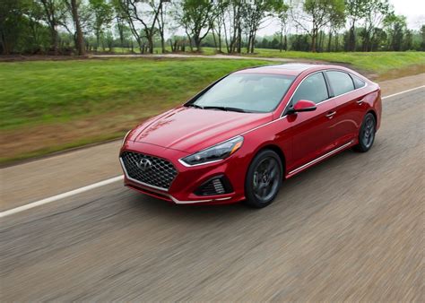 On paper, the 2018 hyundai sonata is one of the smartest picks in the midsize family sedan segment. 2018 Hyundai Sonata Debuts With Refreshed Styling, New ...