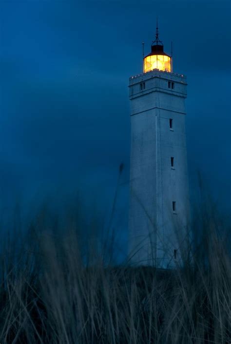 A Light In The Deep Blue Lighthouse Beautiful Lighthouse Lighthouse