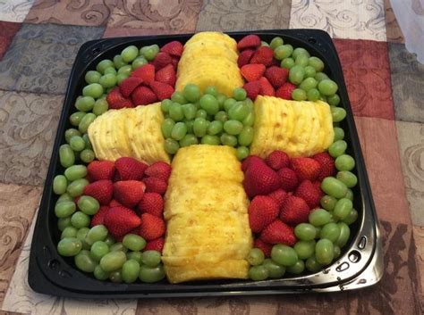 If you are having people over for christmas, here are a few alternative ideas to the typical fruit and veggie trays people tend to set out. Cross Fruit Tray... | Fruit Trays | Pinterest | Trays