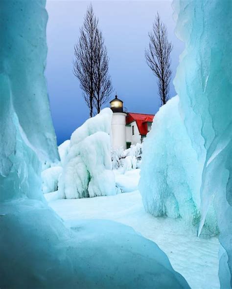 Fantastic Frozen Lighthouses In Michigan Michigan