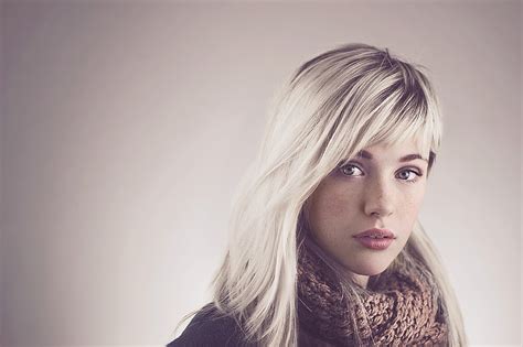 Hd Wallpaper Women Blonde Scarf Devon Jade Portrait Platinum