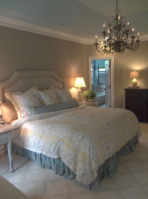 A French Shabby Chic Master Bedroom Design With Photos Linen Country