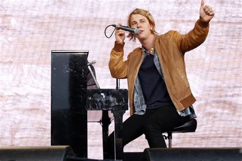 Tom Odell And His Amazing Butt Naked Male Celebrities