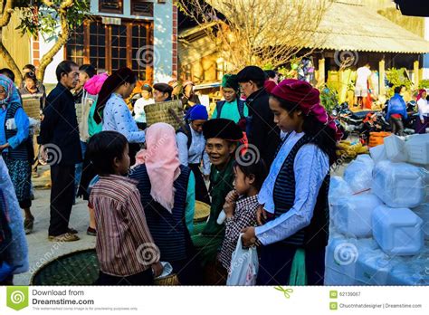 ha-giang,-vietnam-november-08,-2015-woman-in-ethnic-hmong-fair-in-ha-giang,-vietnam-ha-giang