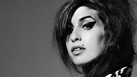 O Estilo Retrô Da Intensa E Vibrante Amy Winehouse Cidadão Cultura