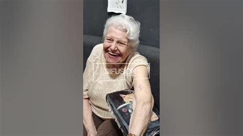 la bisabuela de 91 años se tatuó junto a sus bisnietos youtube