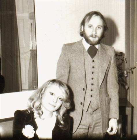 Furieux, stephen stills avait planté un couteau dans la main de la chanteuse. The gallery for --> Veronique Sanson Stephen Stills