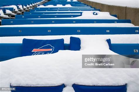 Ralph Wilson Stadium Snow Photos Et Images De Collection Getty Images