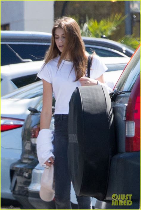 Kaia Gerber Goes To The Movie Theater With Friends Photo 975585