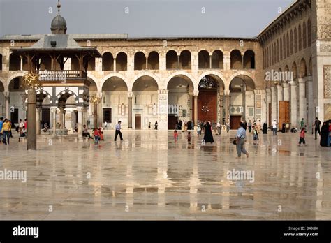 Courtyard Of The Umayyad Mosque Damascus Syria Stock Photo Alamy
