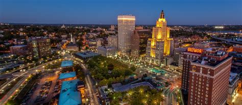 The largest major city in rhode island is providence with a population of 378,042. Providence, Rhode Island - WorldEvangelism.net