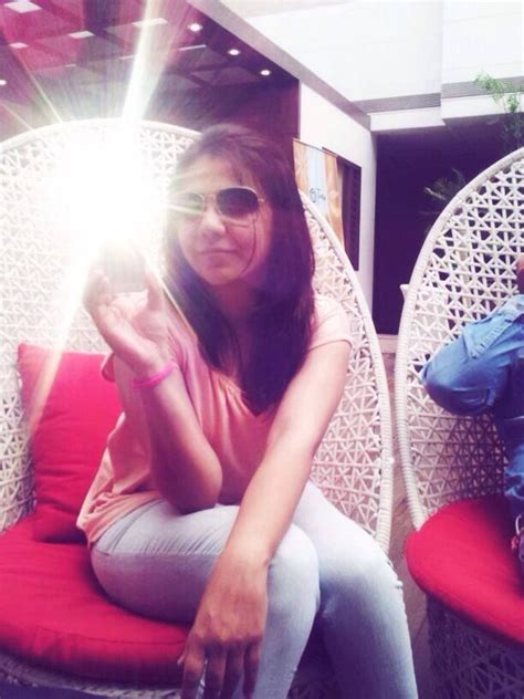 saroj gives us a quirky selfie in sunglasses for the mylenskartselfie contest quirky contest